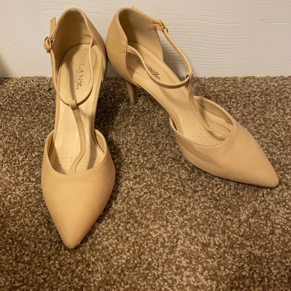 Nude Pumps